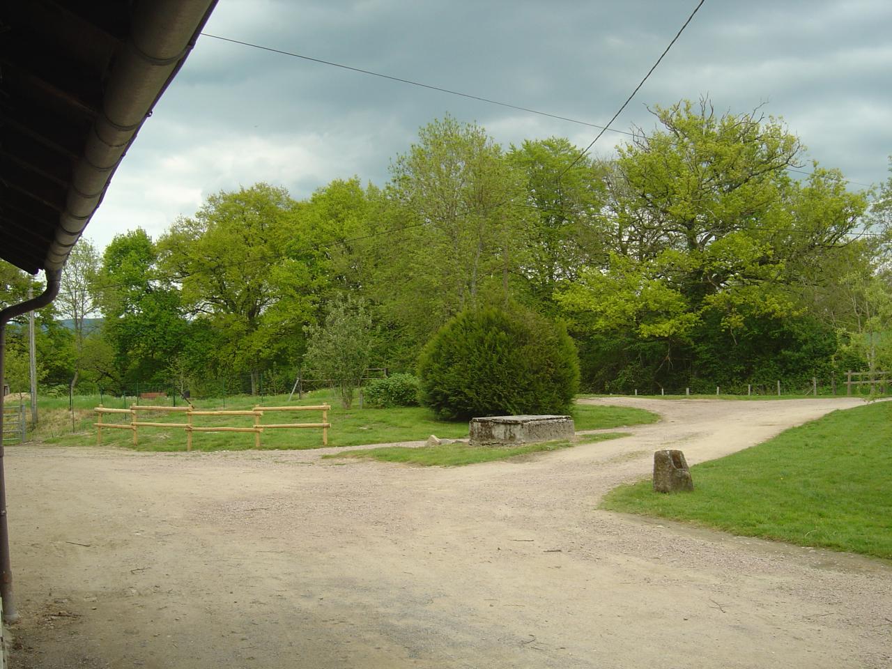 accès à la maison depuis le chemin